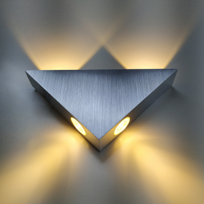 1044 - APLIQUE TRIANGULAR 4W - 10