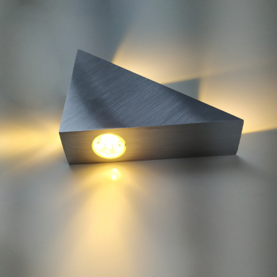 1044 - APLIQUE TRIANGULAR 4W - 11